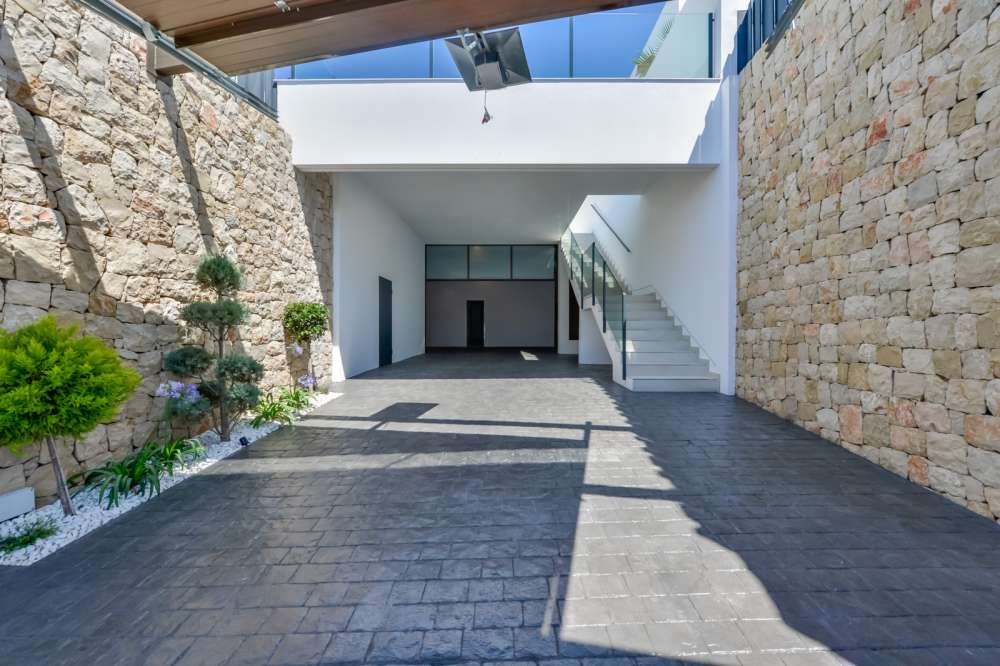 Exterior 1