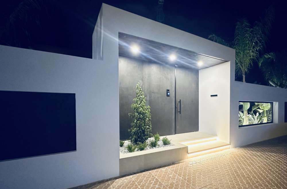 Exterior 1