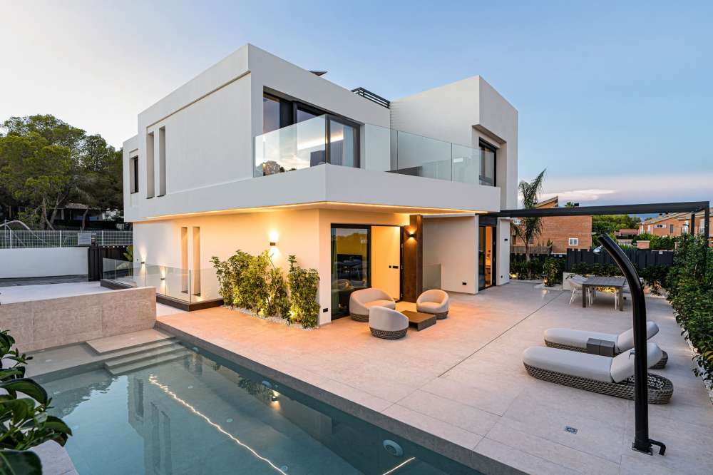 Exterior 1