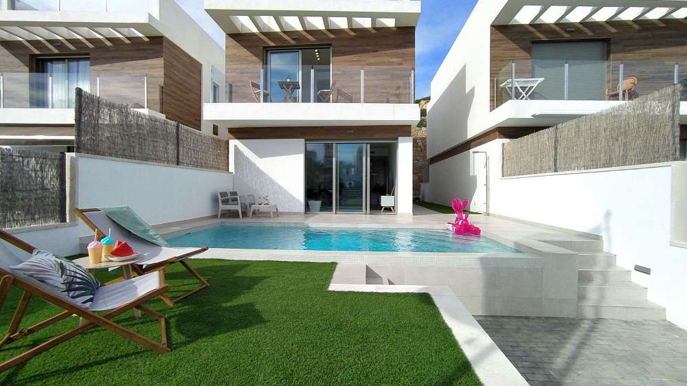 Exterior 1