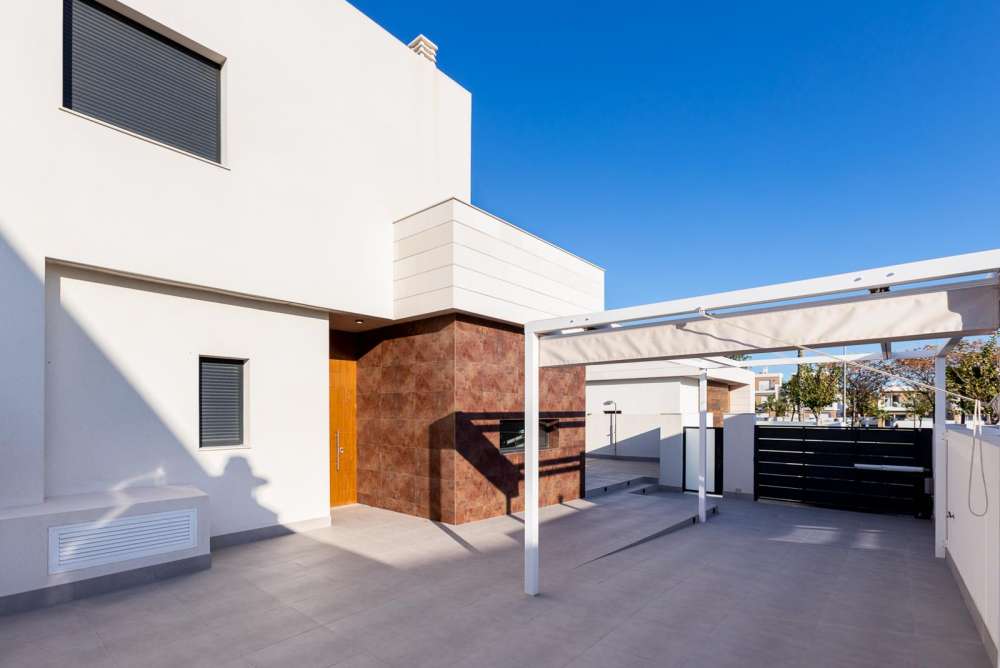 Exterior 1
