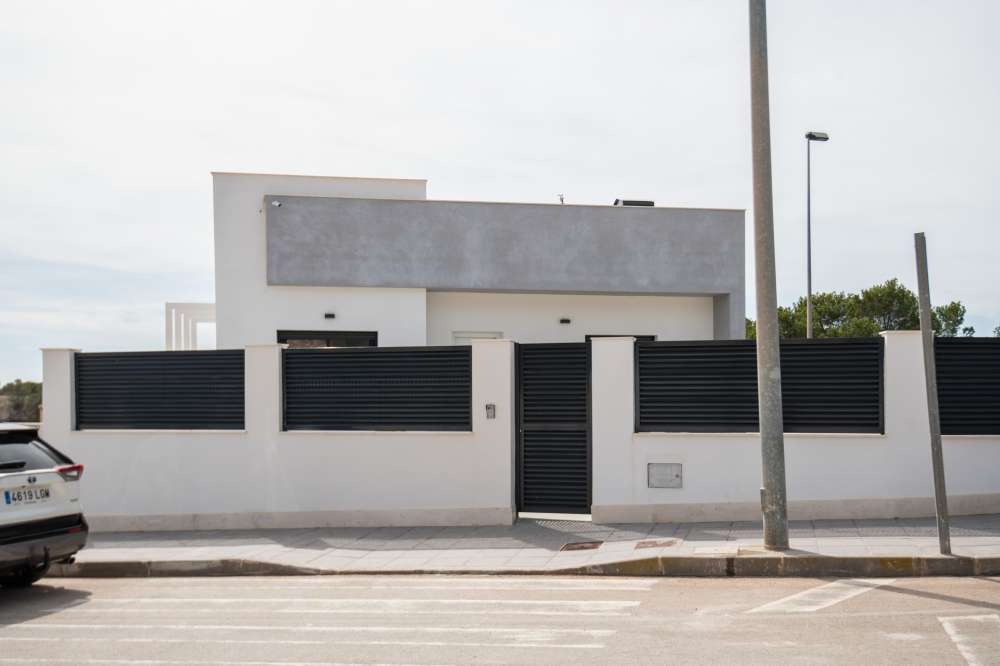 Exterior 1