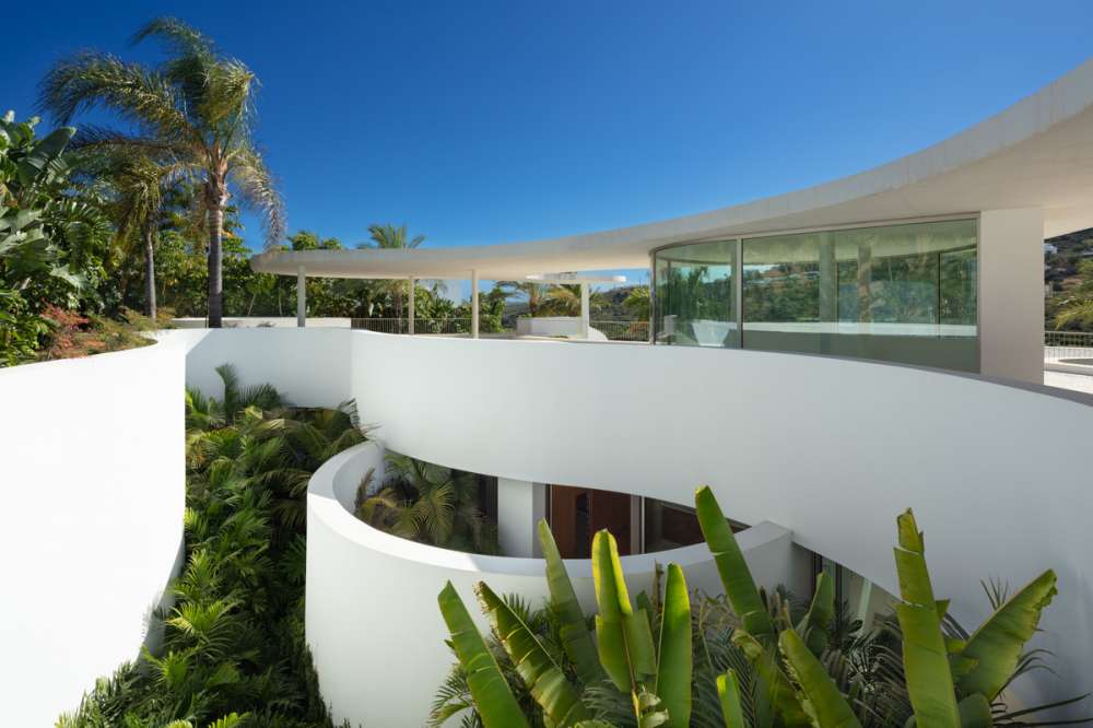 Exterior 1