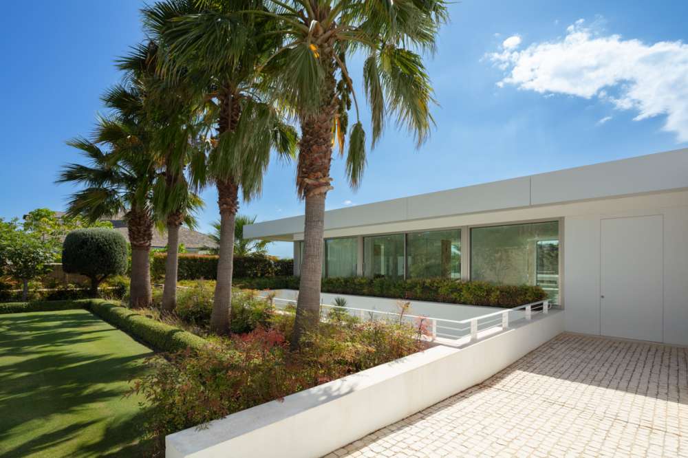 Exterior 1