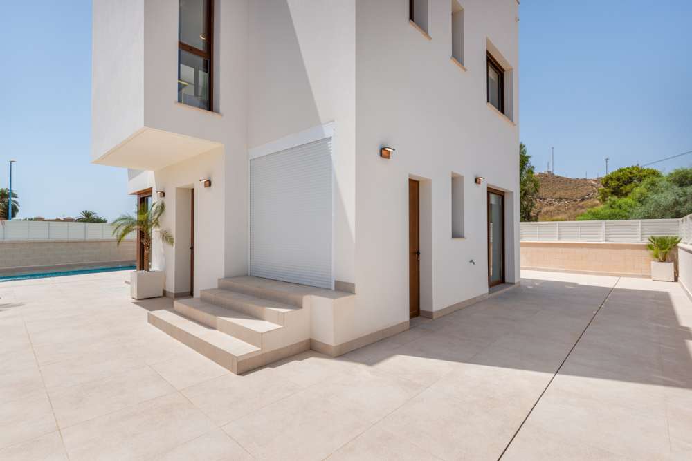 Exterior 1