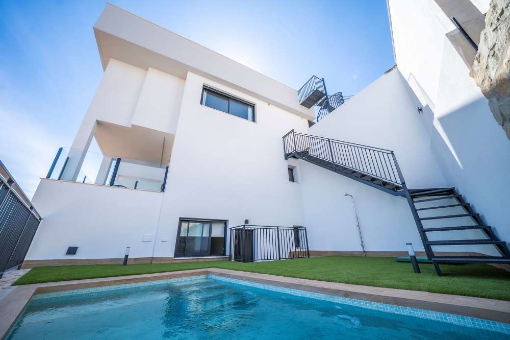 Exterior 1