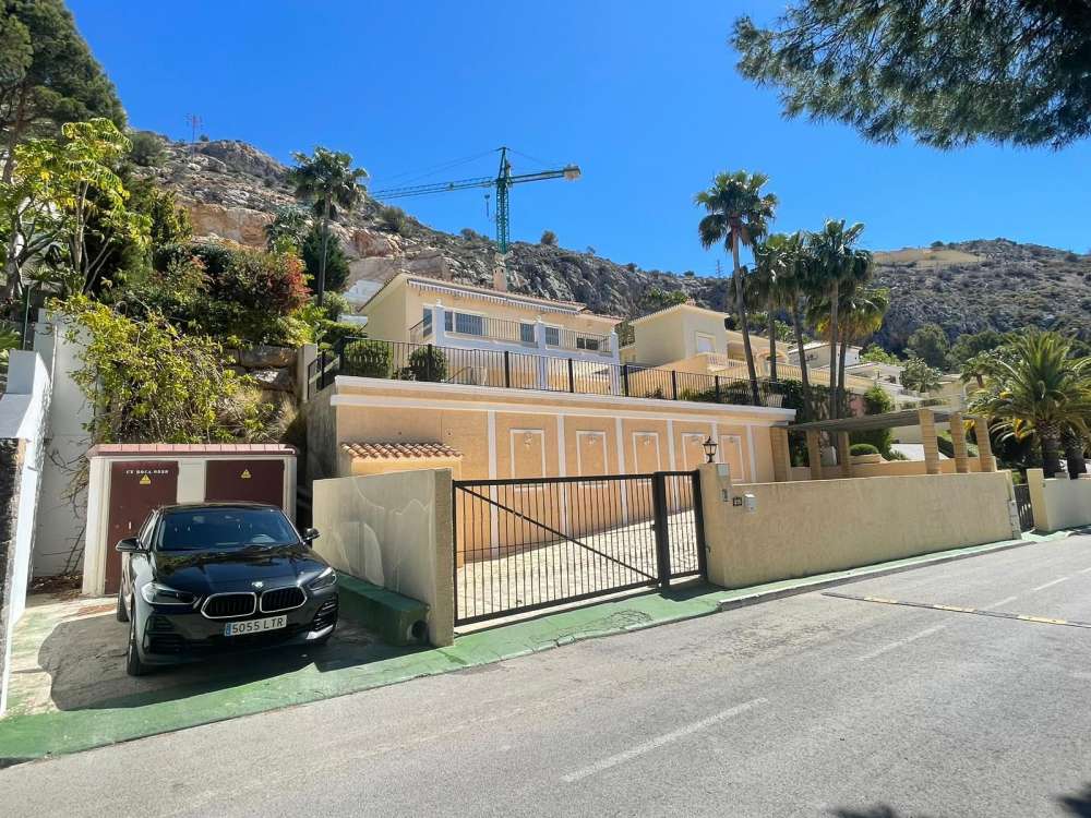 Exterior 1