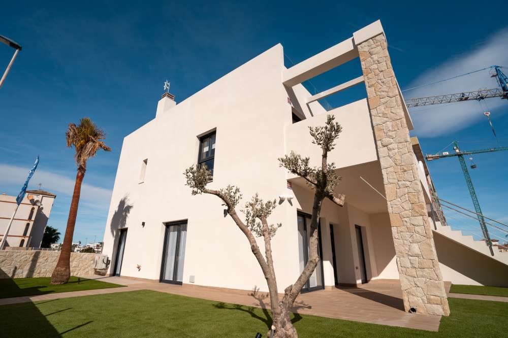 Exterior 1