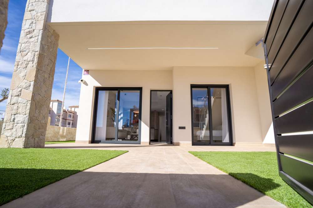 Exterior 1