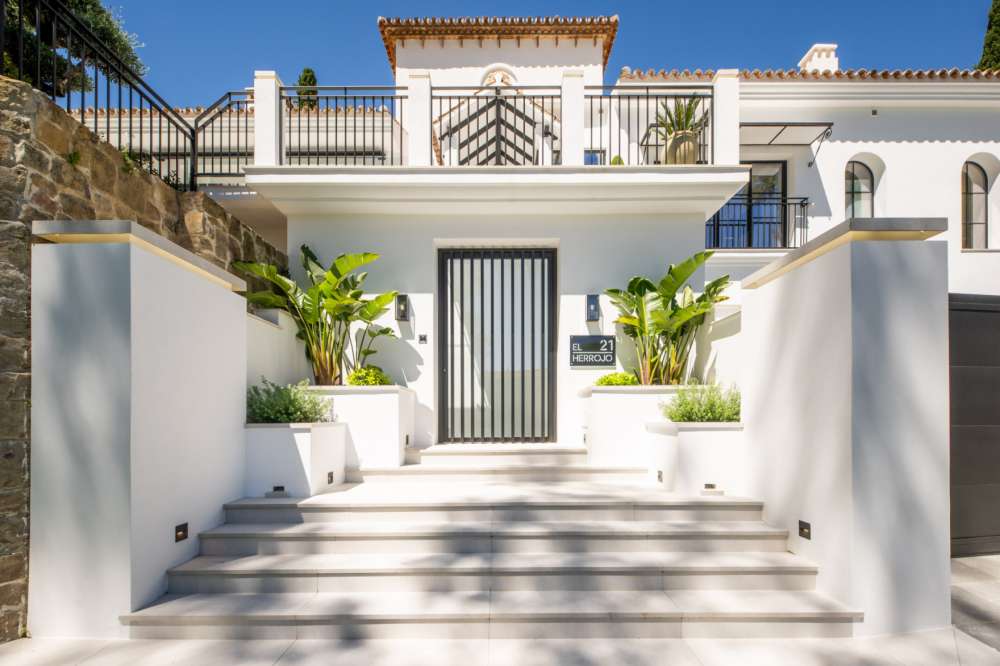Exterior 1