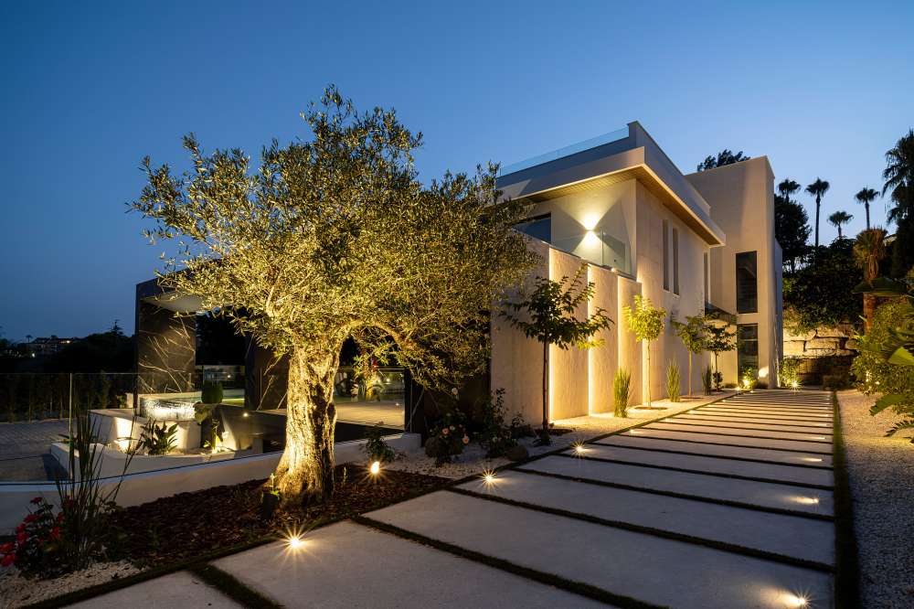 Exterior 1