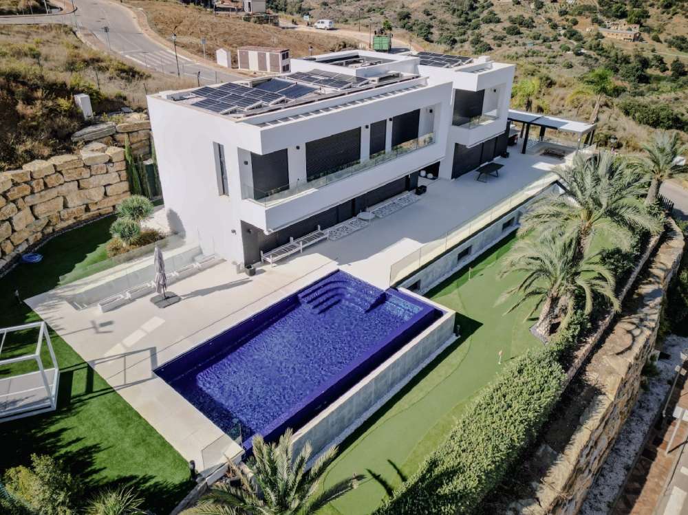 Exterior 1