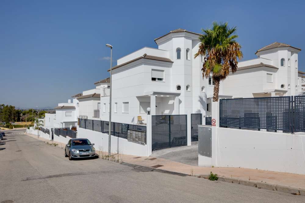 Exterior 1