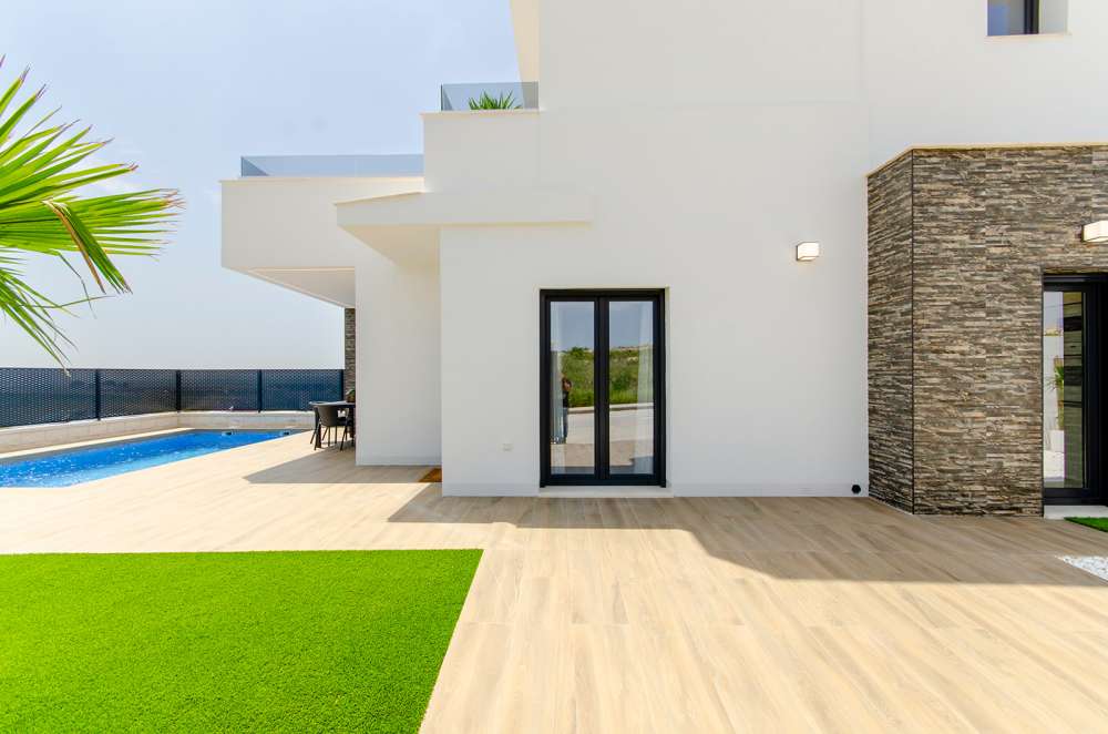 Exterior 1