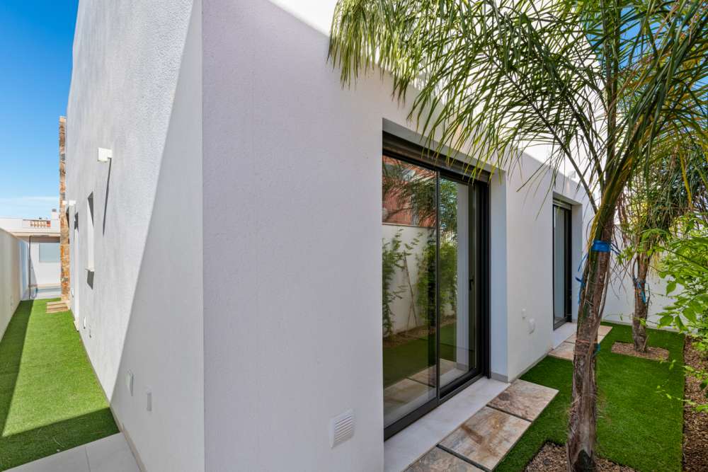 Exterior 1