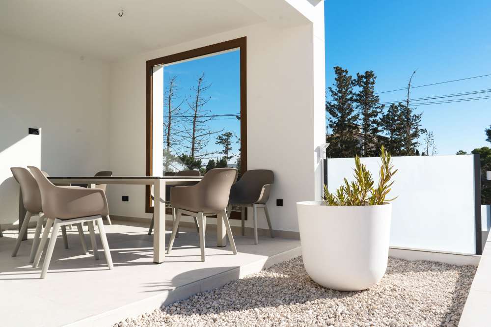 Exterior 1