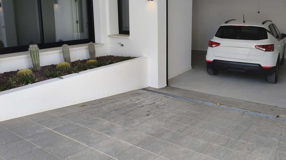 Exterior 1