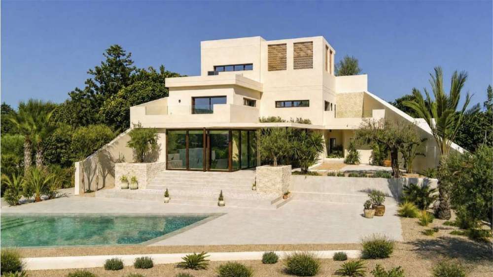 Exterior 1