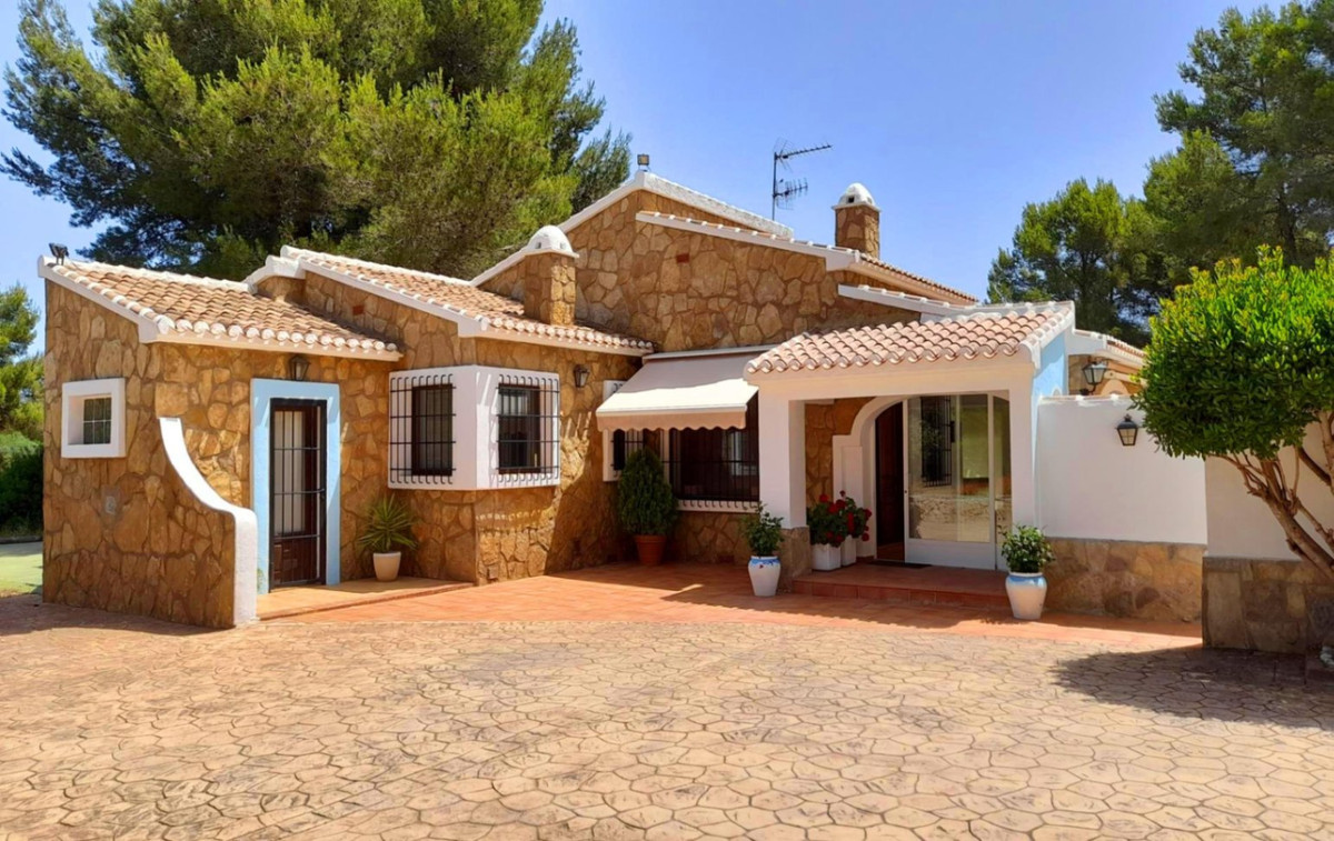 DETACHED HOUSE IN JÁVEA