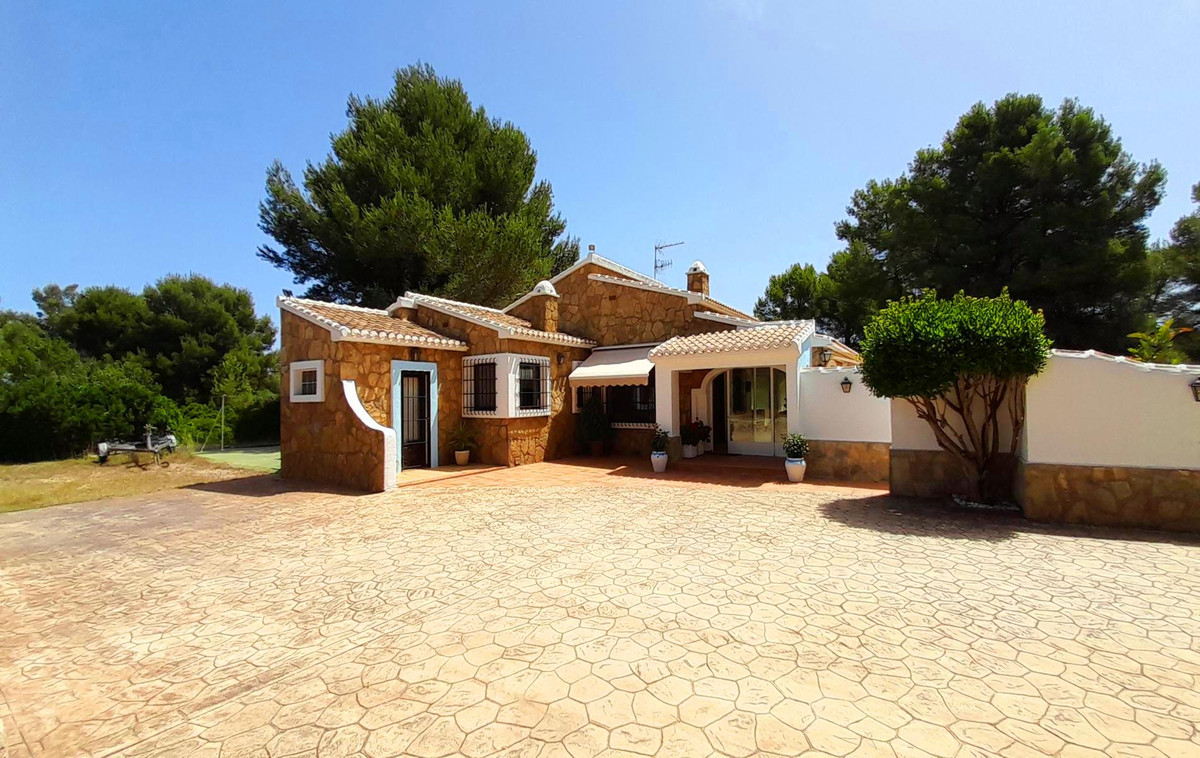 DETACHED HOUSE IN JÁVEA