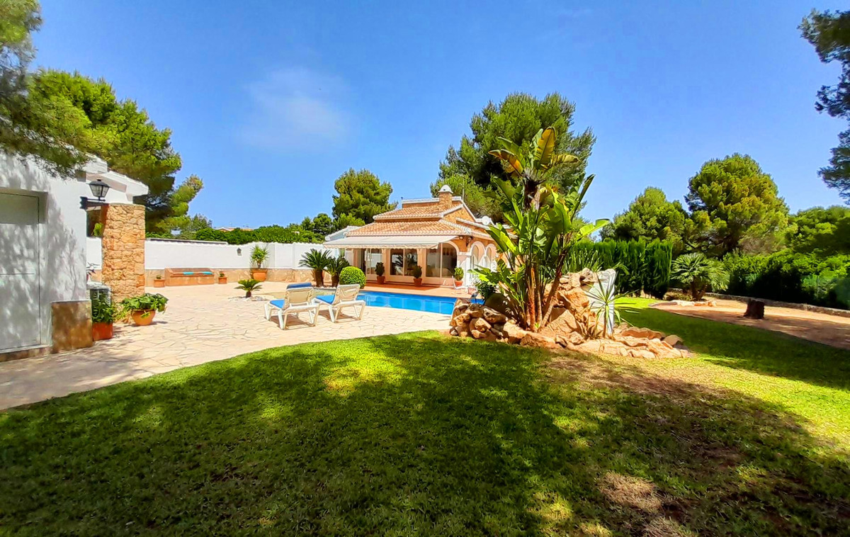 DETACHED HOUSE IN JÁVEA